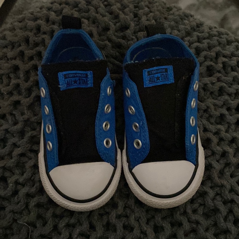 Kid’s converse blue